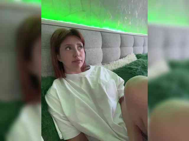 MiaLiaHot bongacams live cam model