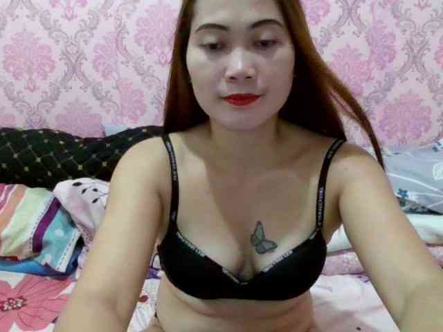 Pinky121 bongacams live cam model