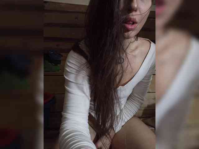 Mussypussy222 bongacams live cam model