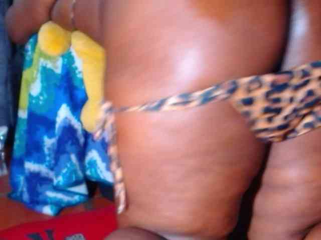 kimfierykitty bongacams live cam model