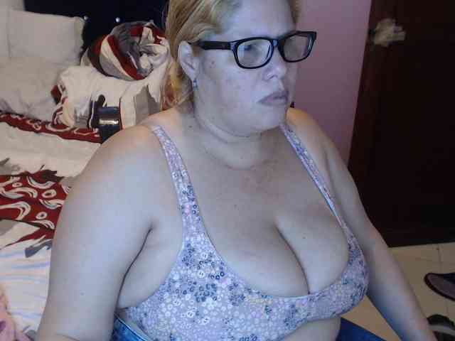 ElizabethTaylor8 bongacams live cam model