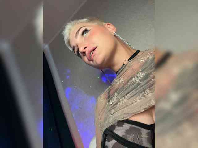 AbsintheGirl bongacams live cam model