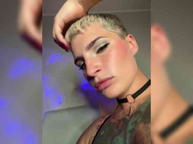 AbsintheGirl bongacams live cam model