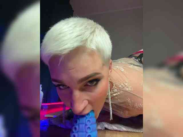 AbsintheGirl bongacams live cam model