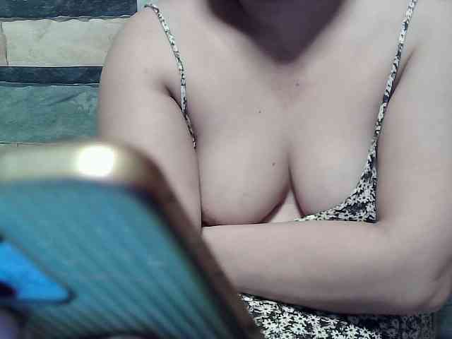 lovelyshantal bongacams live cam model