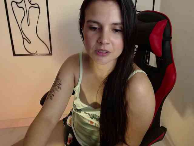 MiaRobinn bongacams live cam model