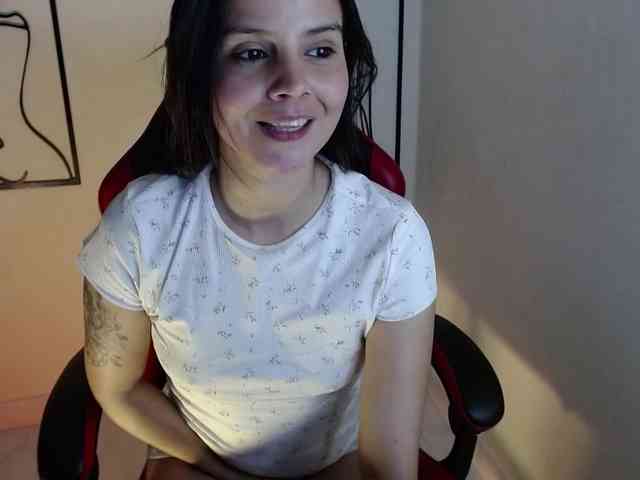 MiaRobinn bongacams live cam model