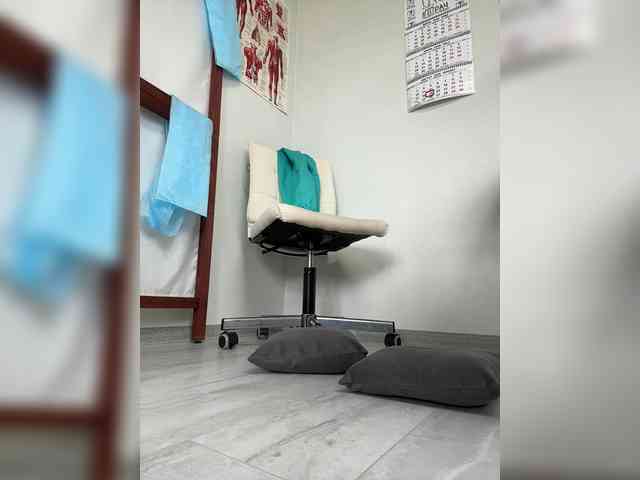 Adelaida1001 bongacams live cam model