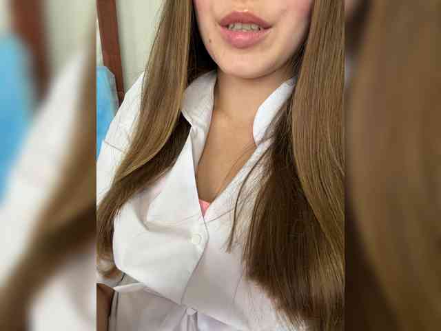 Adelaida1001 bongacams live cam model