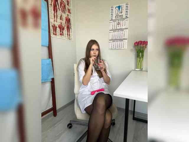 Adelaida1001 bongacams live cam model