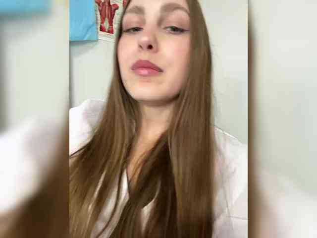 Adelaida1001 bongacams live cam model