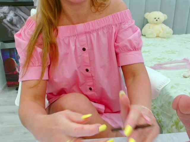 JuicyGloss bongacams live cam model
