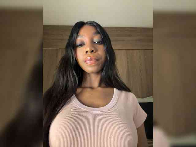 Anaisbeily bongacams live cam model