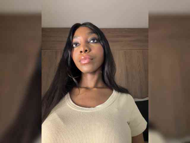 Anaisbeily bongacams live cam model
