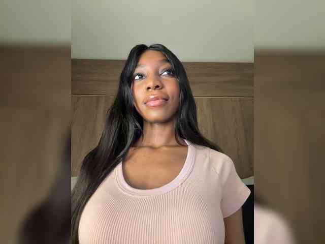 Anaisbeily bongacams live cam model