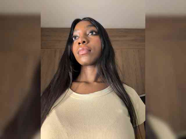 Anaisbeily bongacams live cam model