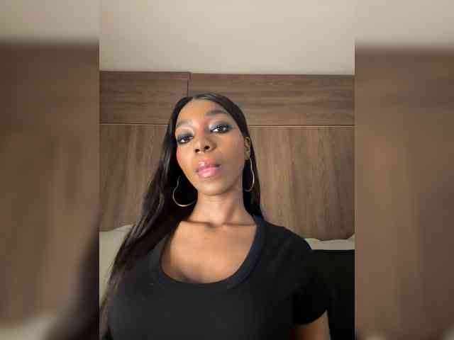 Anaisbeily bongacams live cam model