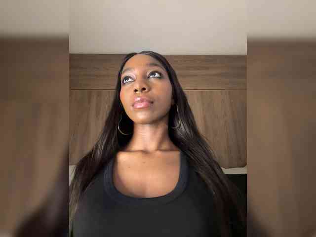 Anaisbeily bongacams live cam model