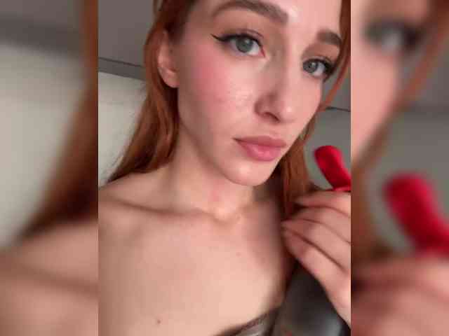 ArinaSmile bongacams live cam model
