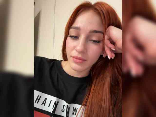 ArinaSmile bongacams live cam model