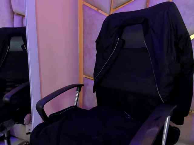 Cloe-candy bongacams live cam model