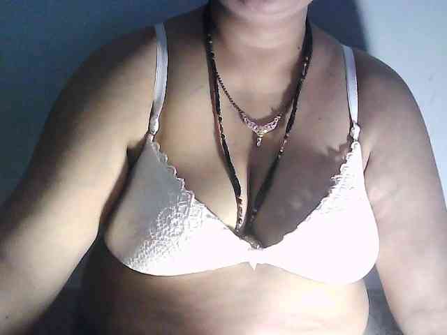 sexycharu bongacams live cam model