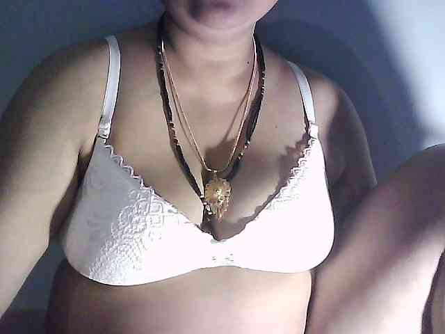 sexycharu bongacams live cam model