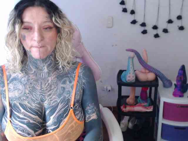 sloppytitss bongacams live cam model