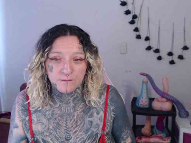 sloppytitss bongacams live cam model