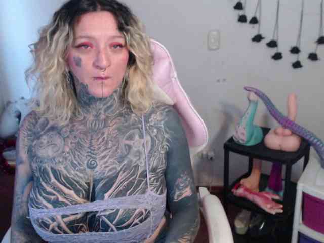 sloppytitss bongacams live cam model