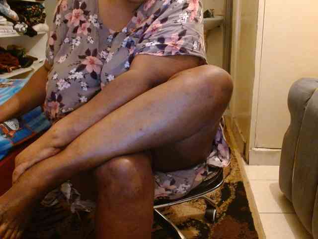 Sexiemama bongacams live cam model