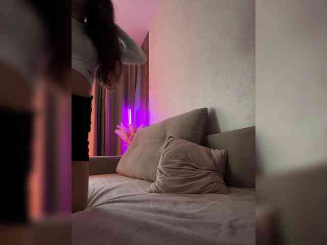 Alliina-leee bongacams live cam model