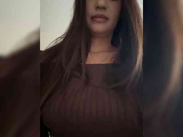 Alliina-leee bongacams live cam model