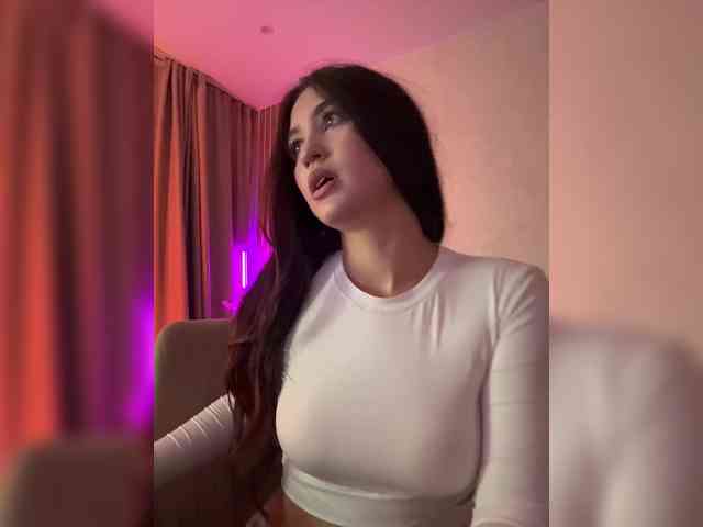 Alliina-leee bongacams live cam model
