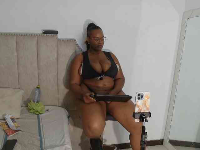 LiraRusso1 bongacams live cam model