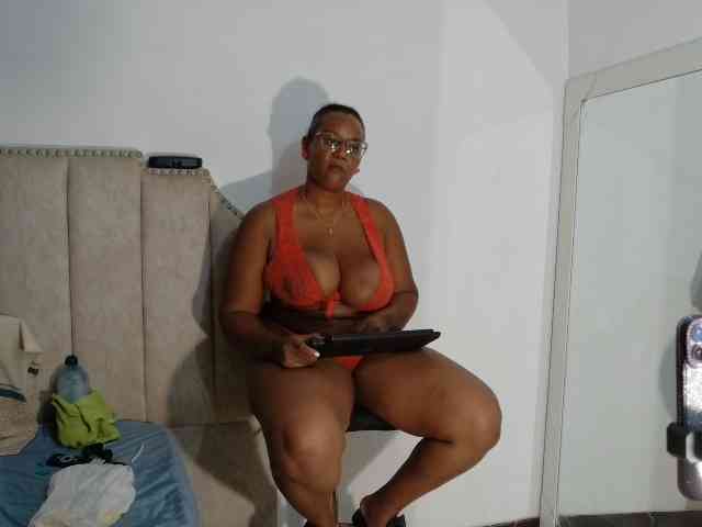 LiraRusso1 bongacams live cam model