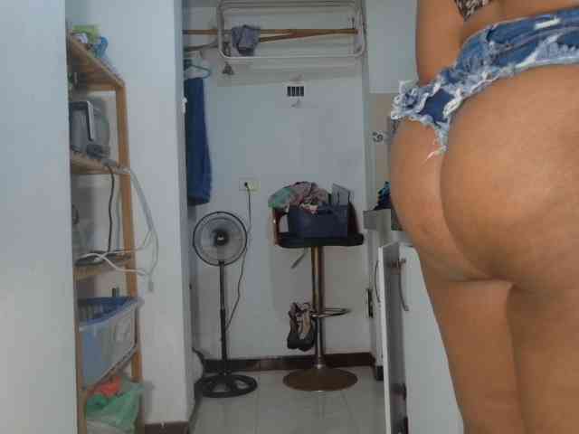 LiraRusso1 bongacams live cam model