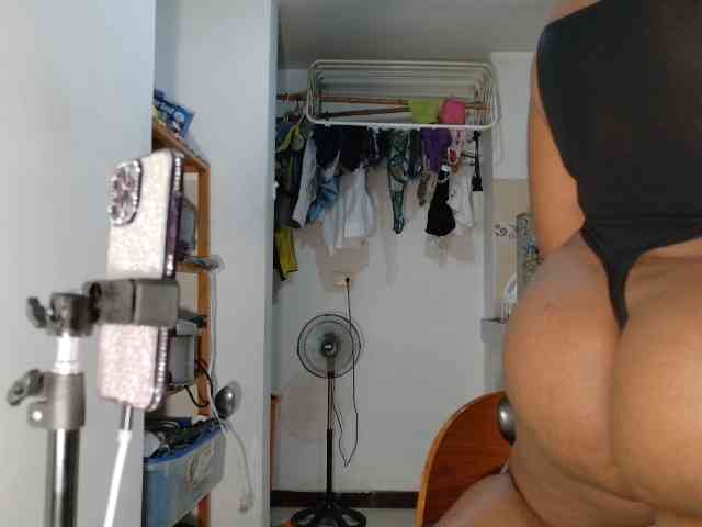 LiraRusso1 bongacams live cam model