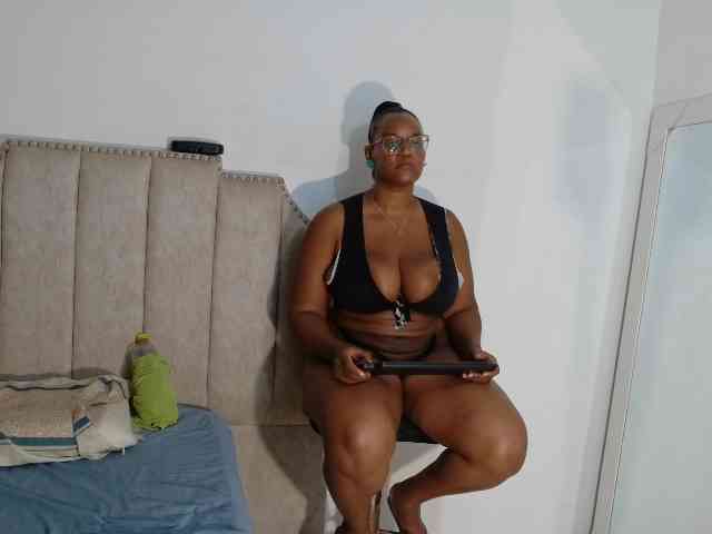 LiraRusso1 bongacams live cam model