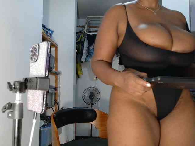 LiraRusso1 bongacams live cam model