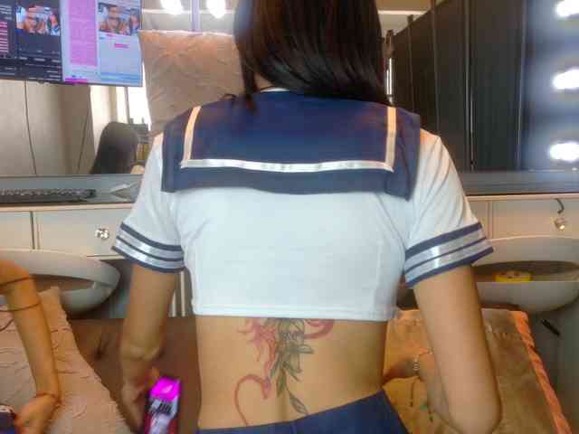 farianaall bongacams live cam model