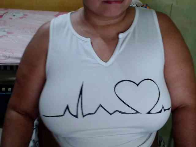 mia-naughty bongacams live cam model