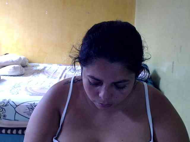 mia-naughty bongacams live cam model