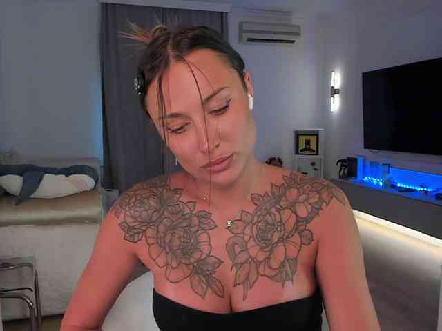 Foxe-Sailey bongacams live cam model