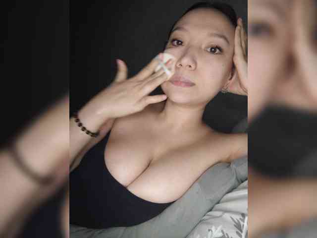 Arina979797 bongacams live cam model
