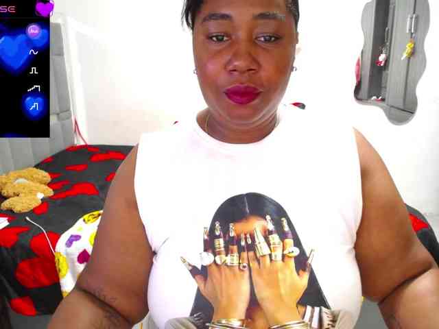 thickebonymilf bongacams live cam model