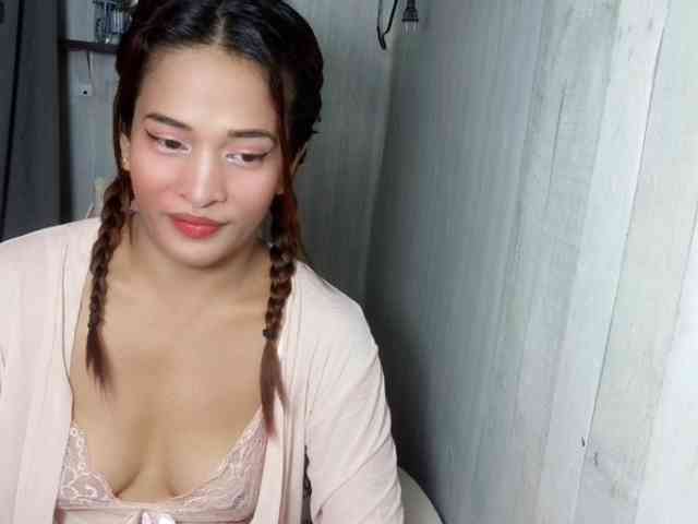 Asiankitties bongacams live cam model