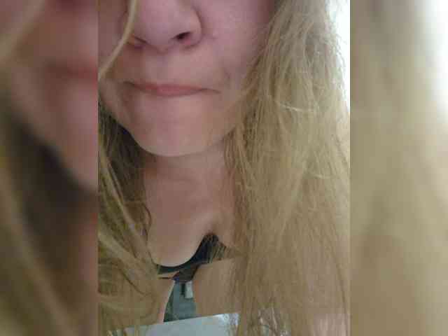 Mia-Carnival bongacams live cam model