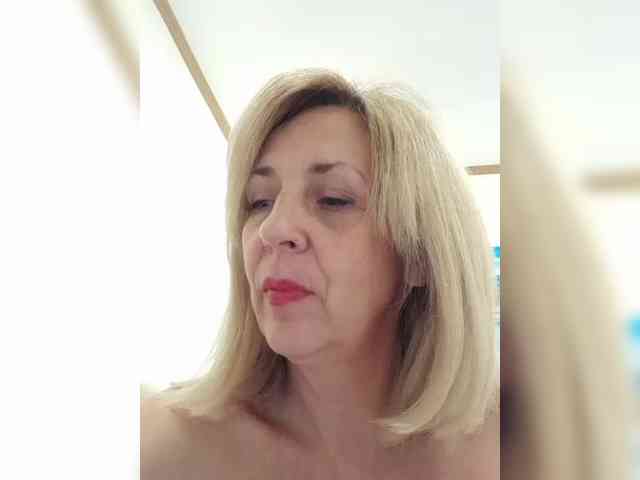 mery8poppins bongacams live cam model