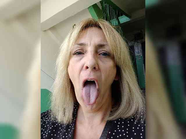 mery8poppins bongacams live cam model